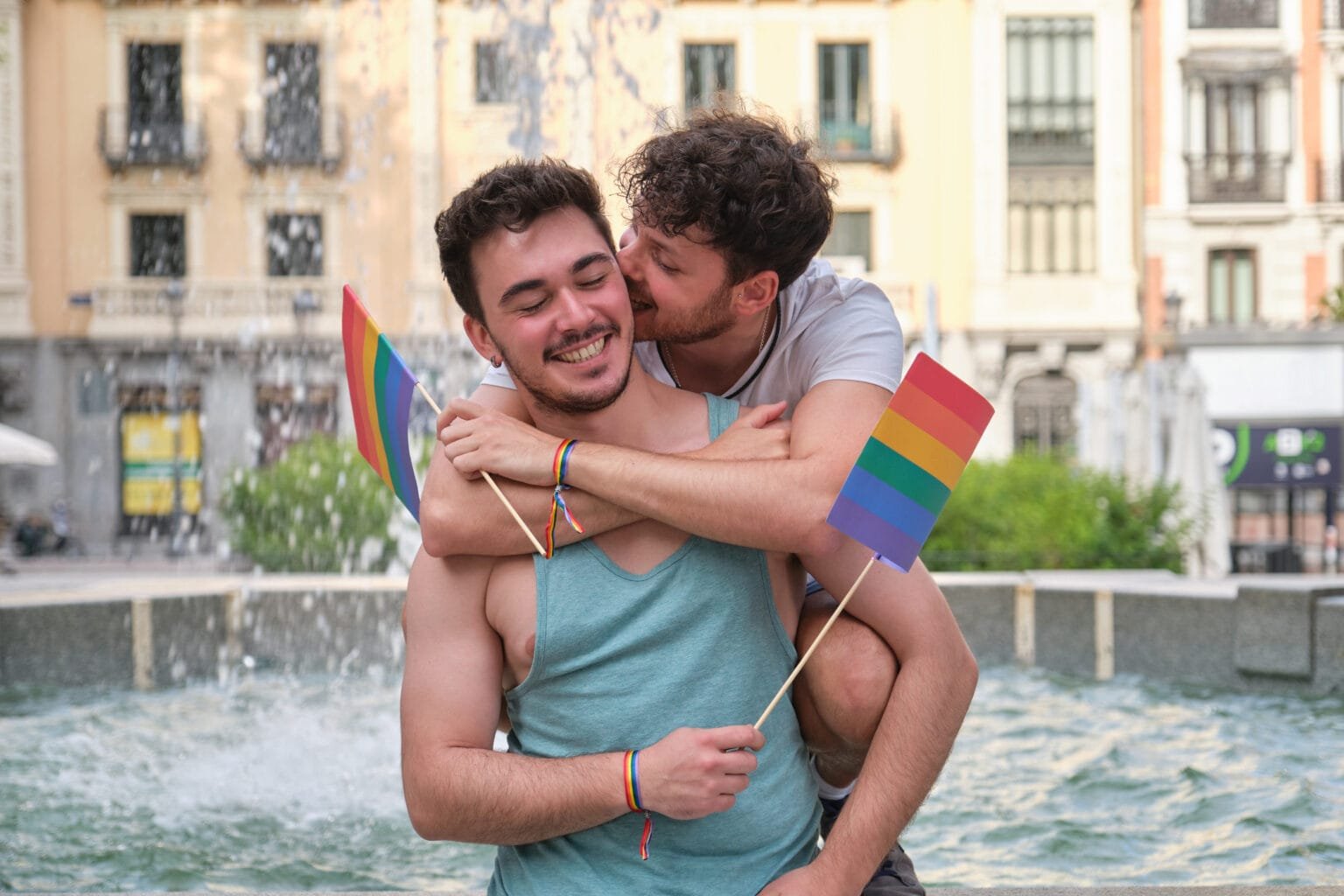 Gare aux Gays : un site de rencontre gay 100% gratuit et géolocalisé gare aux gays